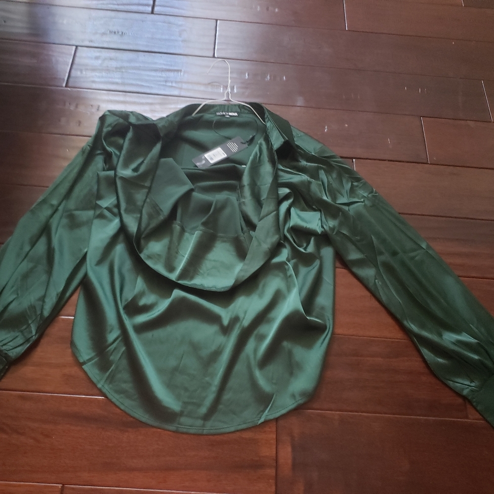 NWT Women Hunter Green Deep Scoop Top